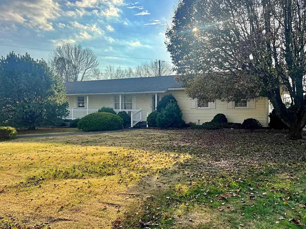 927 N Clark St, Loogootee, IN 47553