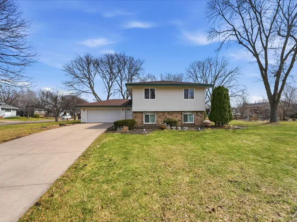 8212 Vincent Ave N, Brooklyn Park, MN 55444