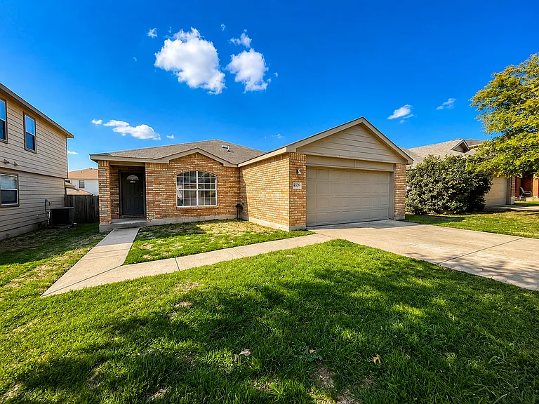 6600 Taree Loop — Photo 1