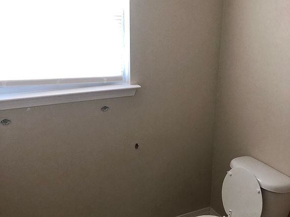4th image of 224 Strangi Ave