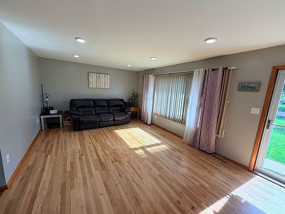 2nd image of 801 N Adams Ave