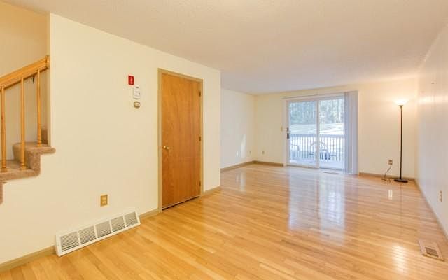 1st image of 623 Fox Hollow Dr