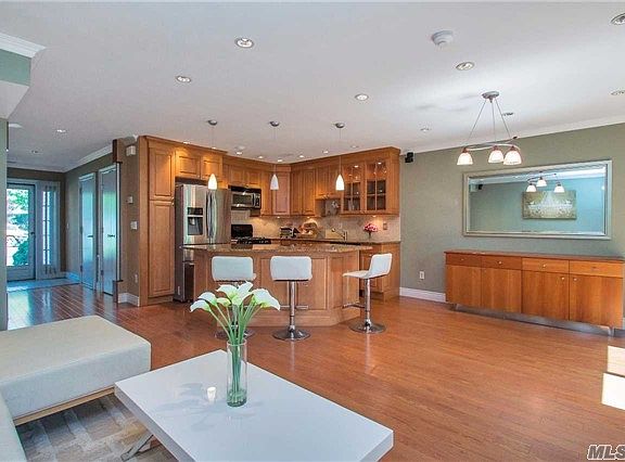 3rd image of 307 Sara Cir