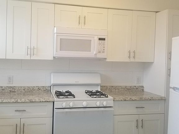 4th image of 8141 Crespi Blvd