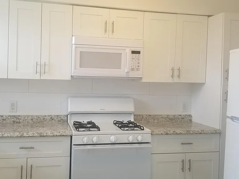 8141 Crespi Blvd — Photo 4