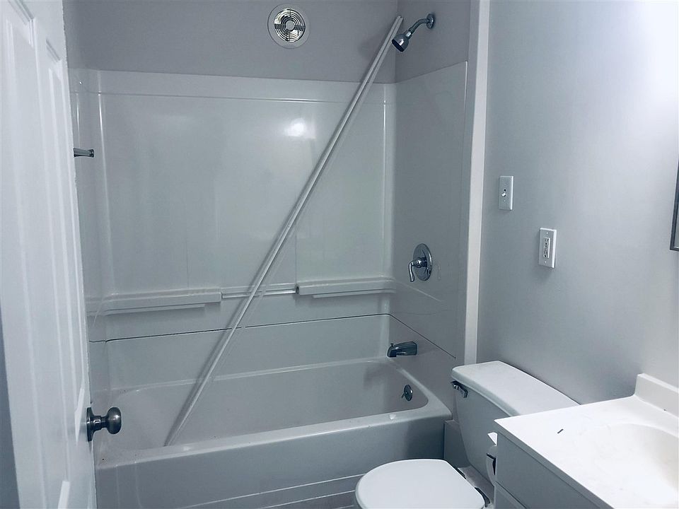 2nd image of 3036 Wedgedale Ave