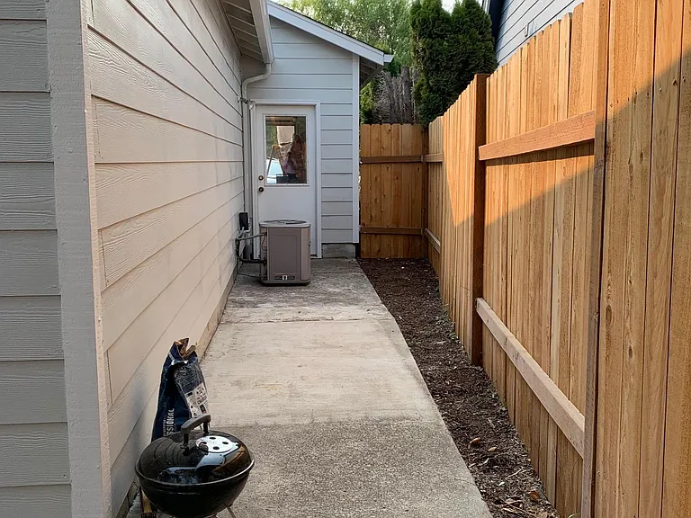 1135 NE Conser Pl — Photo 20