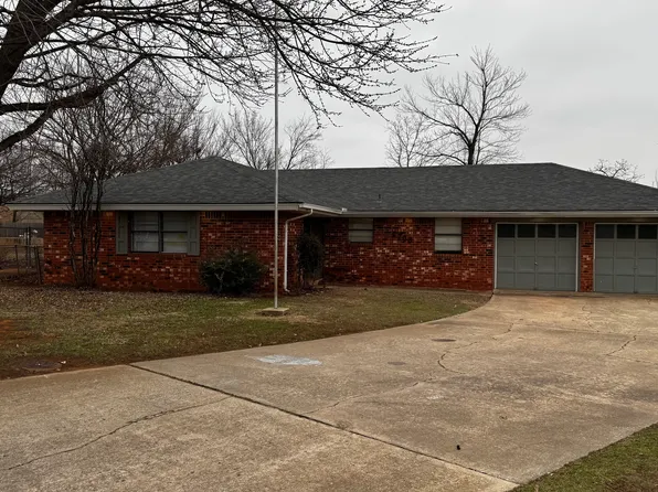 2700 Del Casa Cir, Midwest City, OK 73110