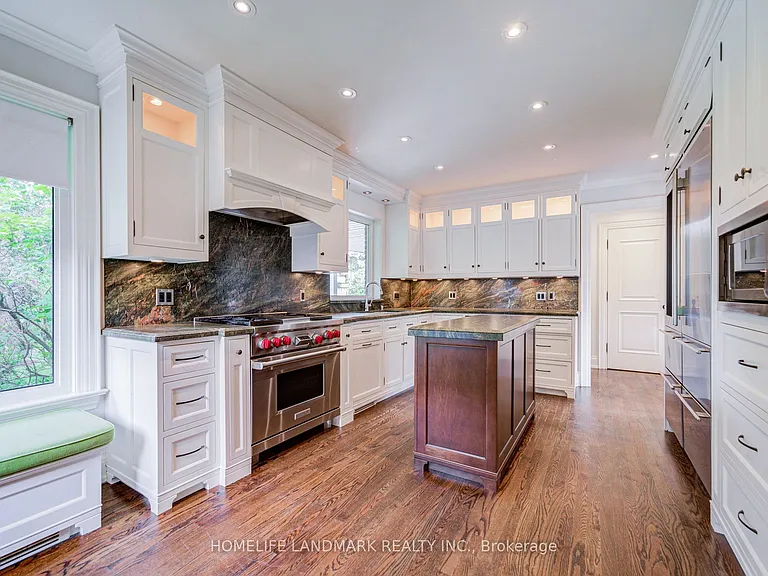 102 Stratford Cres — Photo 9