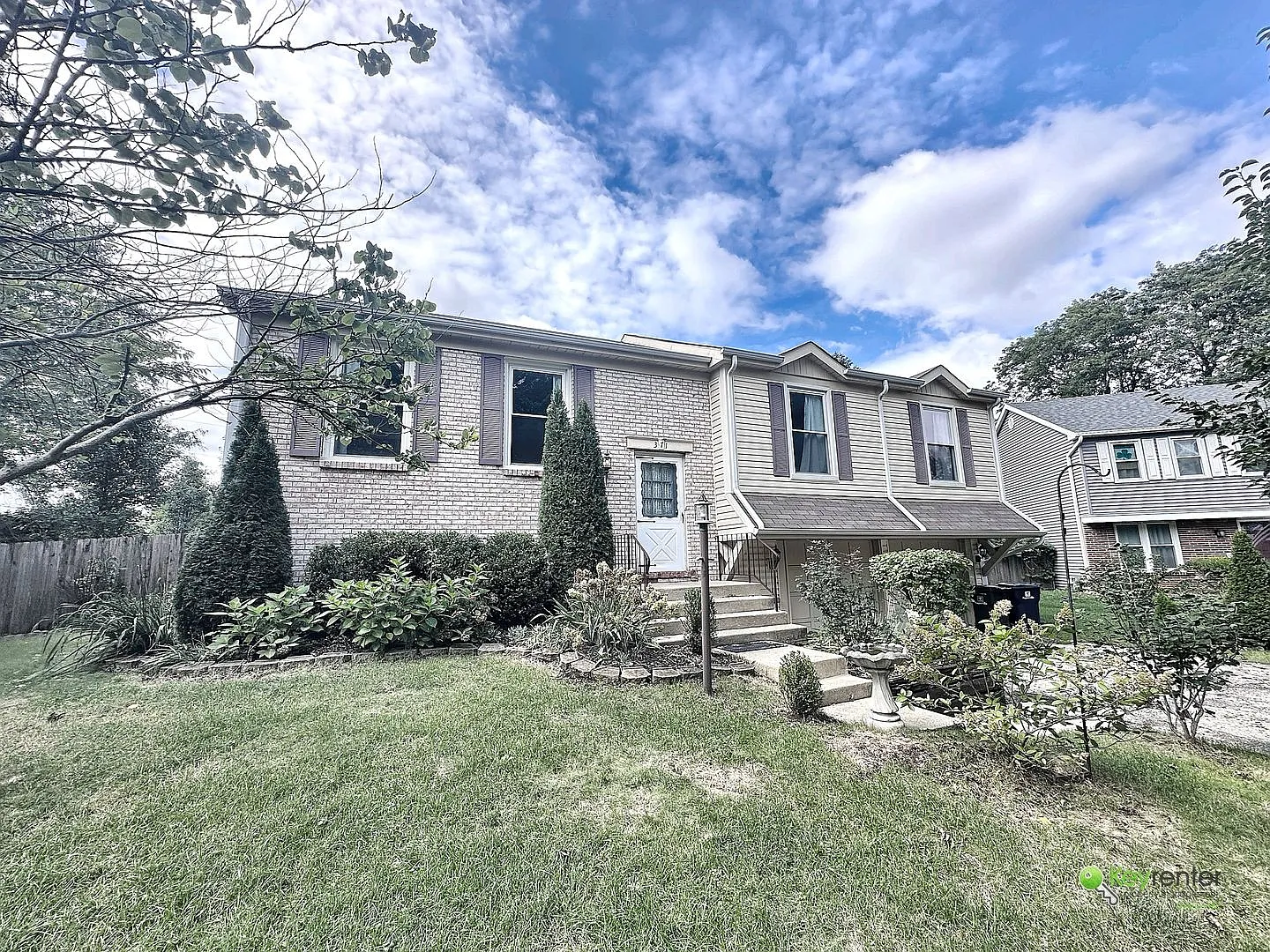 Spacious 4-Bedroom Home on Quiet Cul-de-Sac in Naperville! — Photo 1