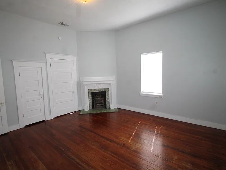 214 E 40th St #B — Photo 3
