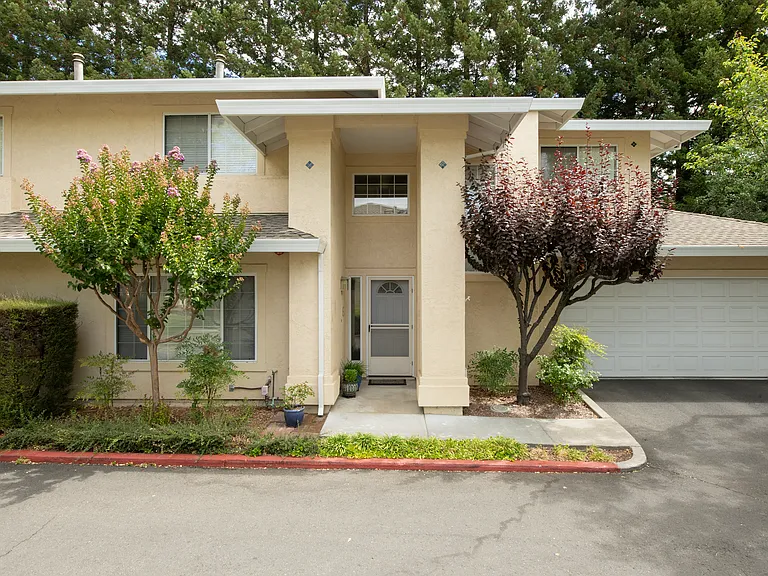 935 W Spain St #L — Photo 12