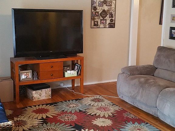 3rd image of 222 35th St