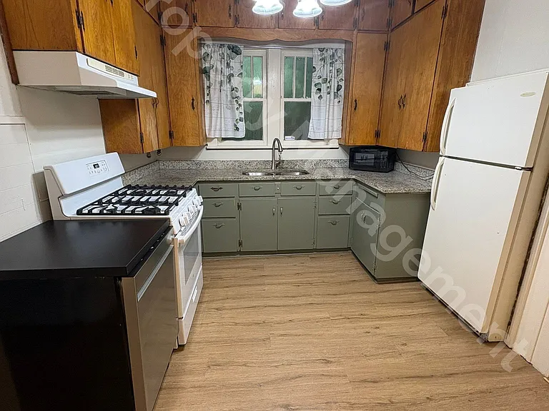2028 Johnston Ave — Photo 8