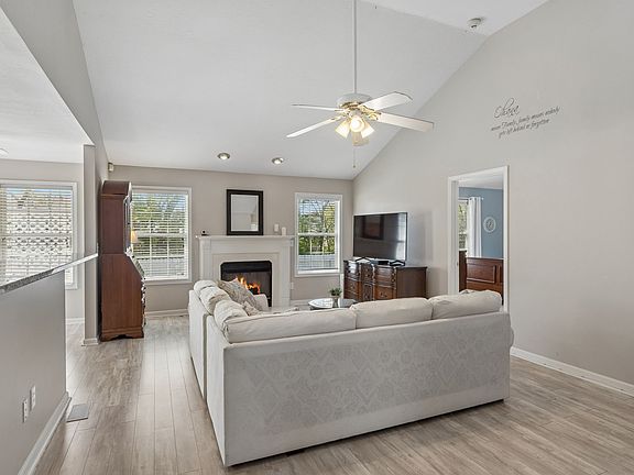 3rd image of 3011 Candlelite Dr