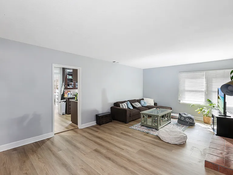 415 N Citrus St — Photo 9