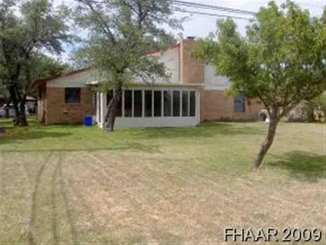 3 bed, 1.5 bath, 1435 sqft, $1,200 — Photo 1