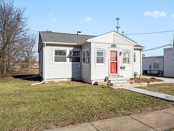 2nd image of 909 E Railroad St