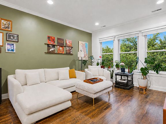2nd image of 2152 W Ainslie St #3
