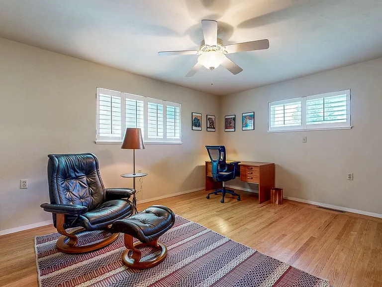 4560 Sullivan Ct — Photo 36