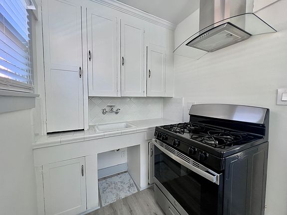 3rd image of 1706 Sherman Pl #8