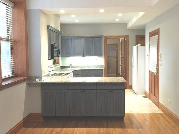 4th image of 213 E Cullerton St #1