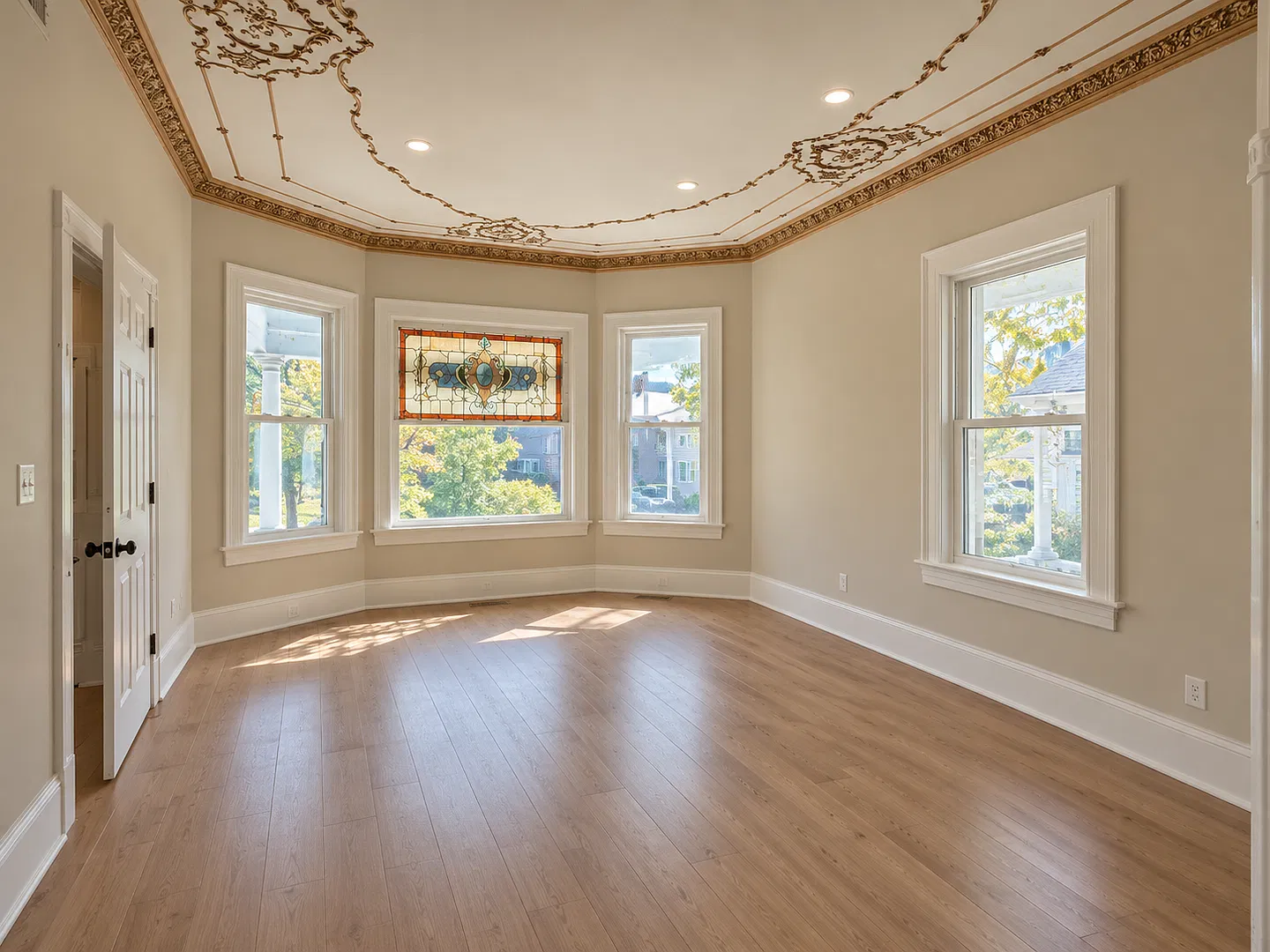 11 Higgins Ave — Photo 2