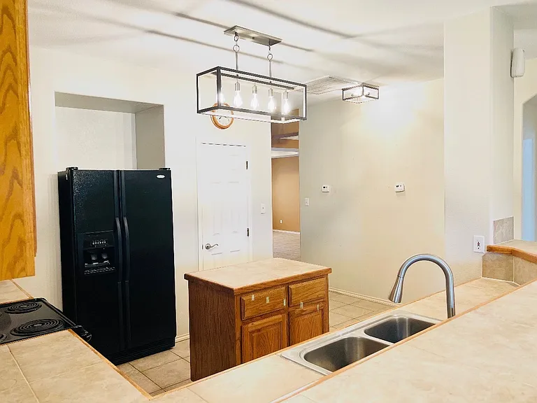 2822 Regency — Photo 10