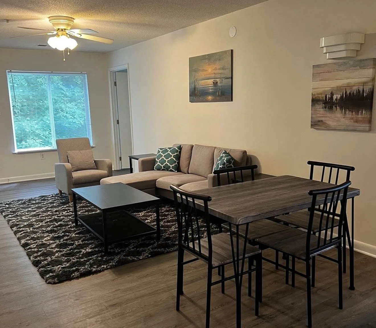 4 bed, 1200 sqft, $700 — Photo 2