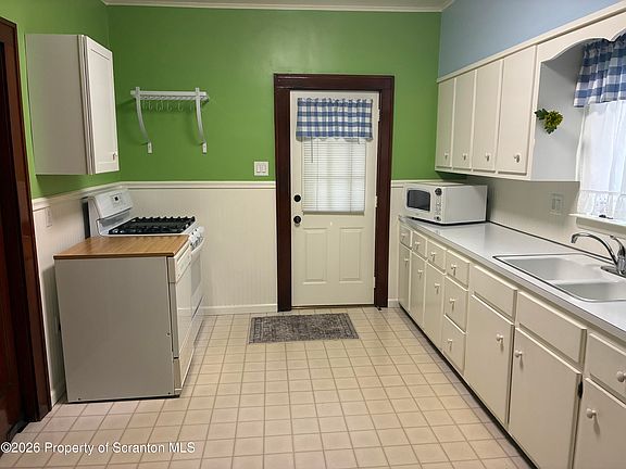 5th image of 2123 Pittston Ave
