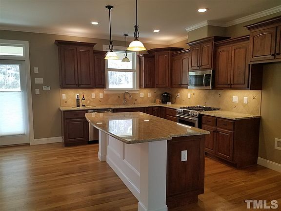 5th image of 1111 Dovefield Ln