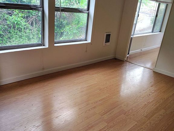 5th image of 1592 SE Eddy St