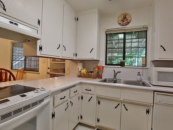 4th image of 7008 Peck Dr