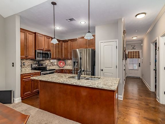 3rd image of 8038 High Vista Ln