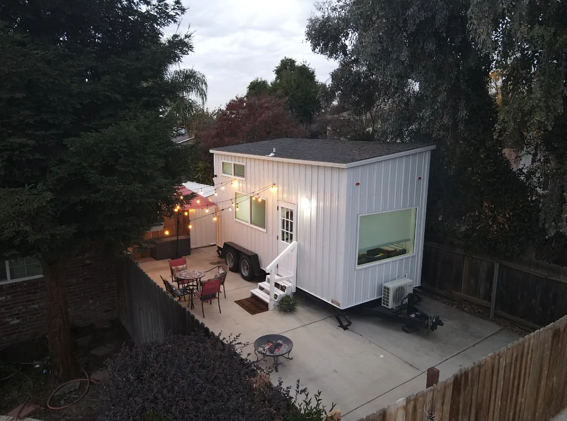1429 S Goddard St — Photo 1