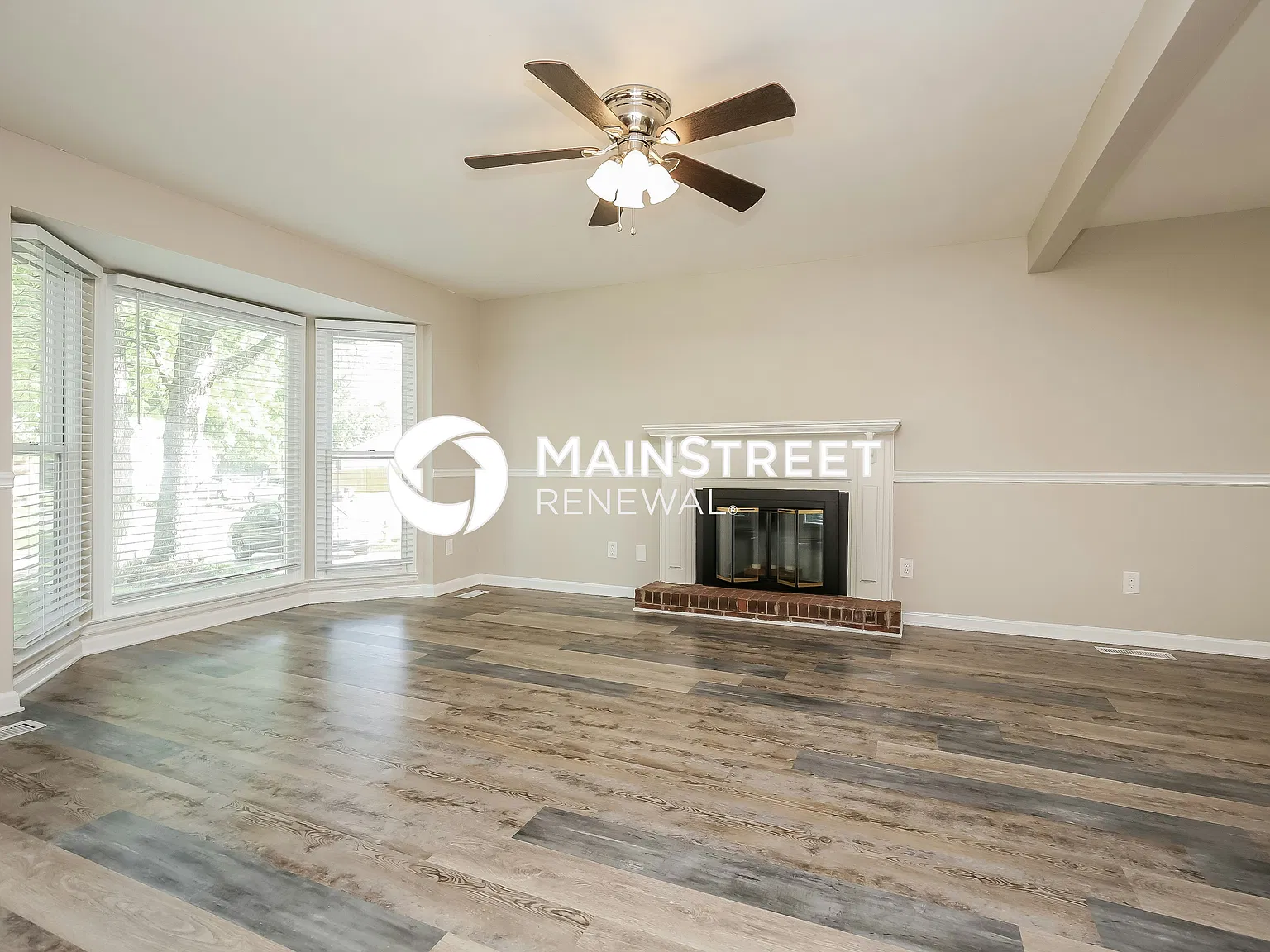 1006 Rolling Meadow Dr — Photo 2