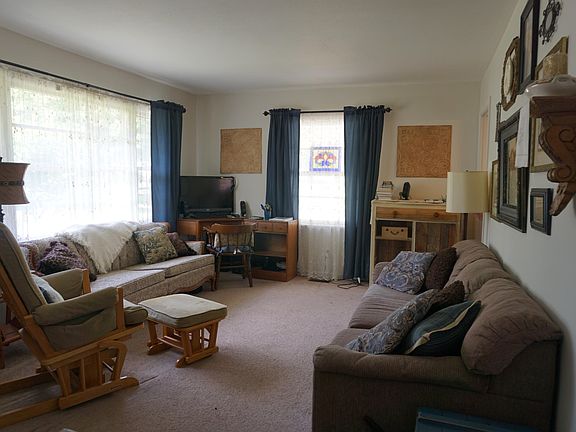 3rd image of 2722 NE Cecil Ave