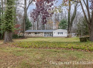 33 Woodside Rd, Chagrin Falls, OH 44022