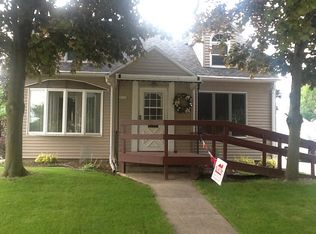 3212 Meadow Ln, Manitowoc, WI 54220