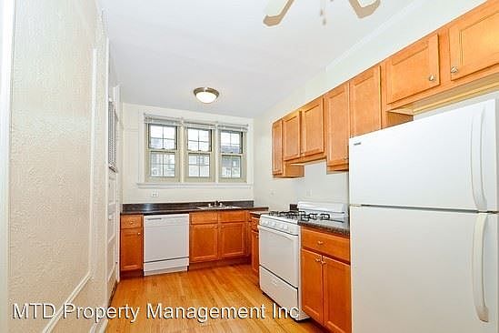 3rd image of 1637 W Fargo Ave APT 1A