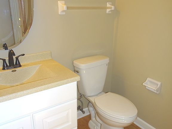 3rd image of 42 Lakebreeze Ct