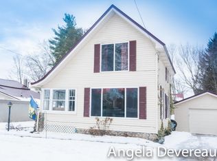 105 N Lincoln St, Crystal, MI 48818