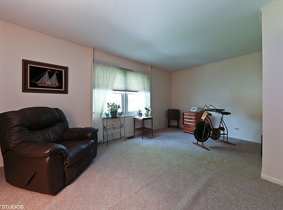 3rd image of 619 Harlowe Ct