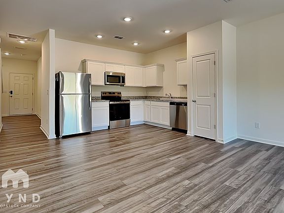 4th image of 1303 Tofino Dr