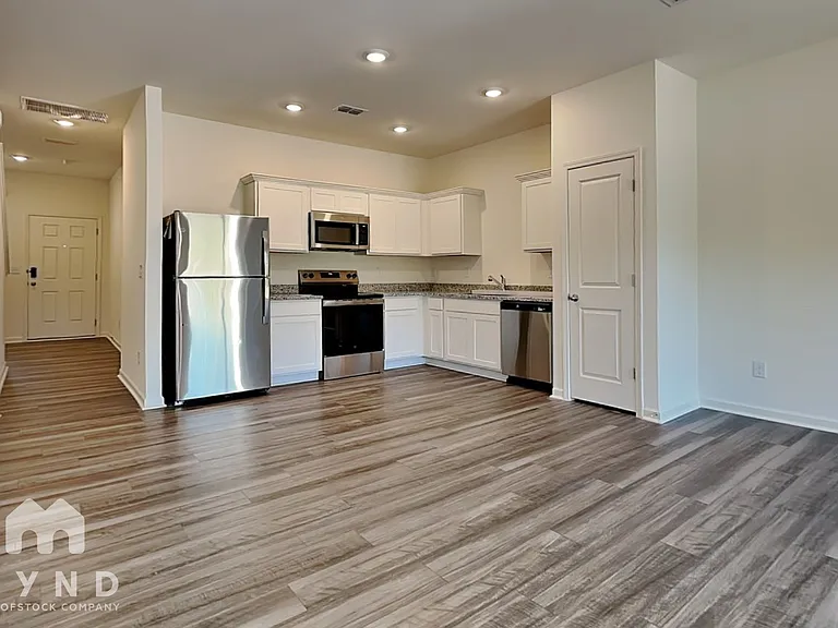 1303 Tofino Dr — Photo 3