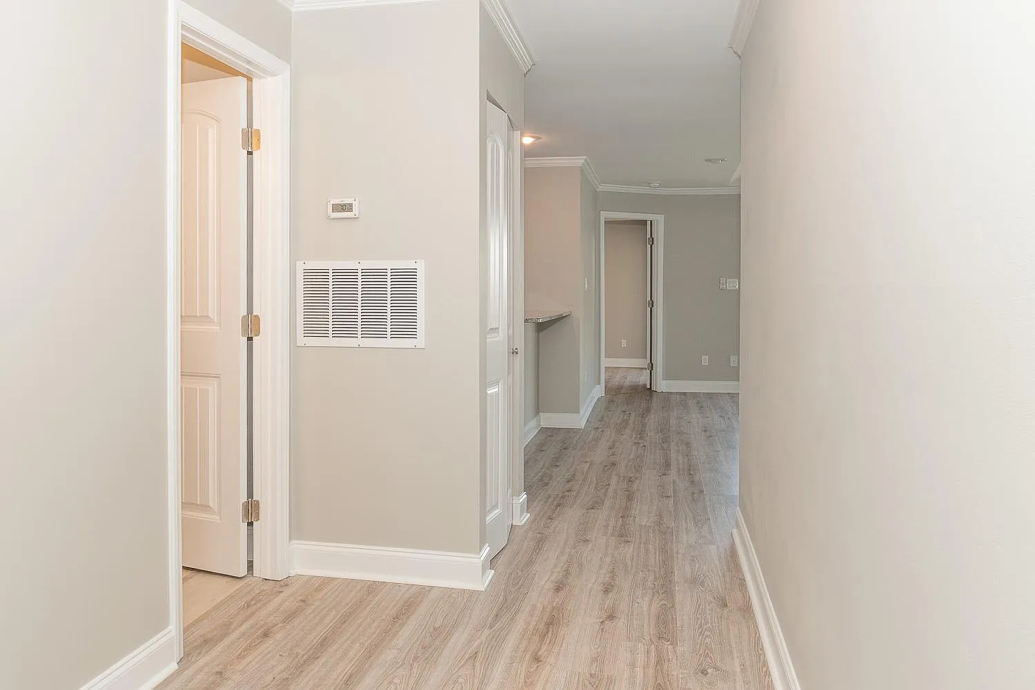 2 bed, 900 sqft, $2,600 — Photo 3