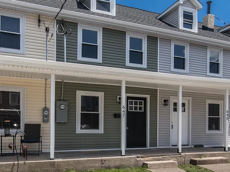 647 Spruce St — Photo 2