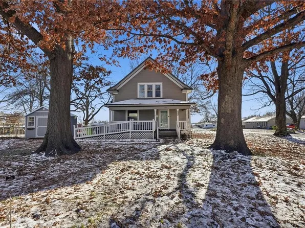 215 W Walnut St, Belton, MO 64012