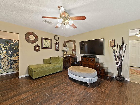 5th image of 16228 Saddle Dr