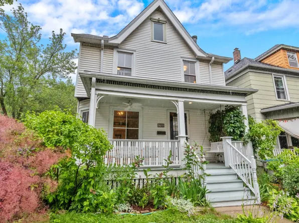 1702 East Newport AVENUE, Milwaukee, WI 53211
